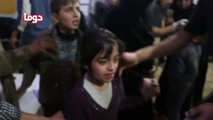 Syria: Ít nhất 70 người chết vì bị tấn công hóa học? - Ảnh 1.