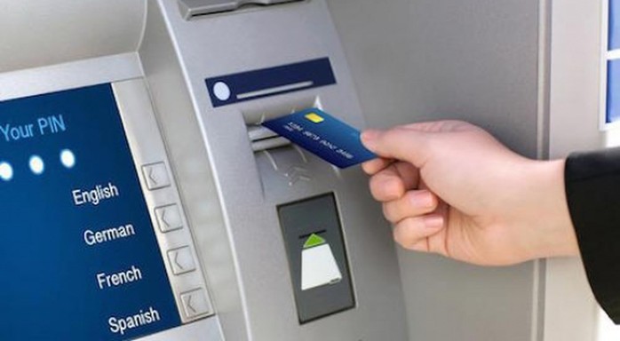 3 ông lớn cùng tăng phí rút tiền ATM từ 15-7 - Ảnh 1.