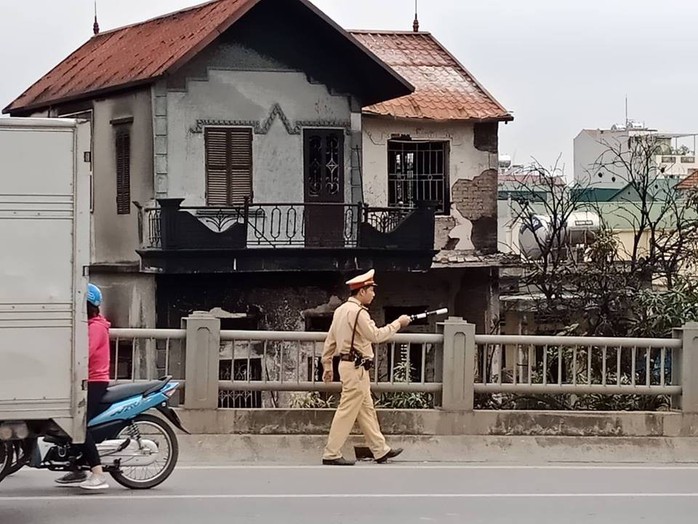 Cháy lớn cửa hiệu 3 tầng bán chăn ga, cụ bà hơn 90 tuổi tử vong - Ảnh 6.