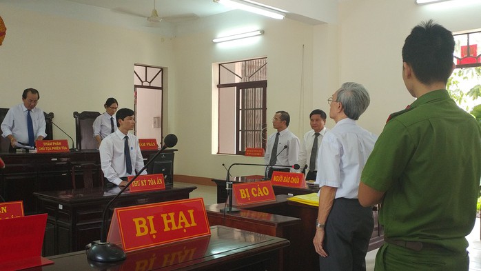 Thẩm phán xử án treo cho Nguyễn Khắc Thủy bị khủng bố tin nhắn - Ảnh 1.
