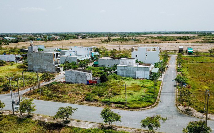 Đất Long An “nhảy múa” chóng mặt, người dân lao vào cơn sốt - Ảnh 1. Đất Long An “nhảy múa” chóng mặt, người dân lao vào cơn sốt - Ảnh 1.