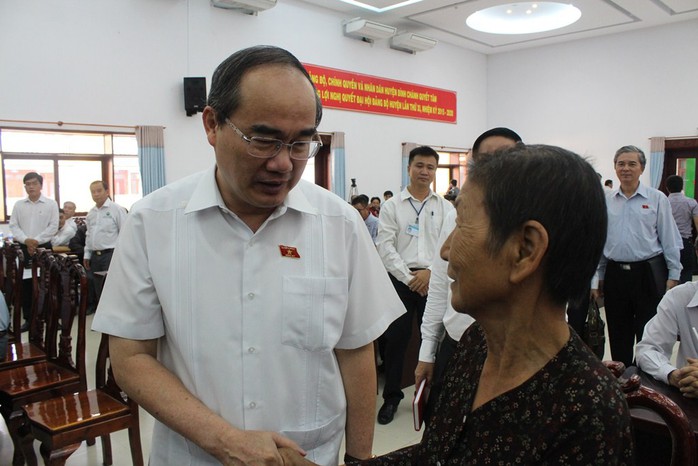 Cử tri quận 2 bất ngờ xin gặp Bí thư Thành ủy TP HCM Nguyễn Thiện Nhân - Ảnh 1.