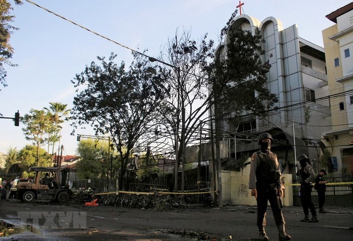 Tiếp tục đánh bom ở Indonesia, lại do gia đình 5 người thực hiện - Ảnh 3.
