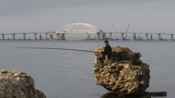 Nga khánh thành cầu tỉ USD nối liền Crimea - Ảnh 3.