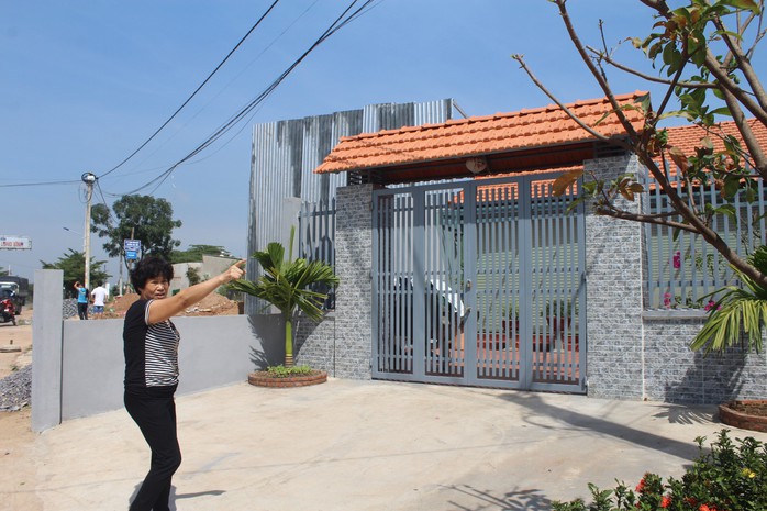 Vụ xây nhà trên đất người khác ở Biên Hòa: Tháo dỡ căn nhà trái phép - Ảnh 2.