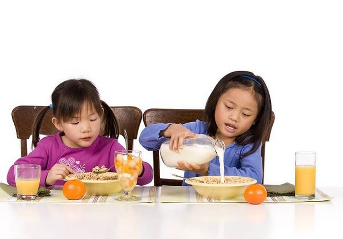 Trẻ cần dinh dưỡng cân bằng để tăng trưởng khỏe mạnh - Ảnh 2.