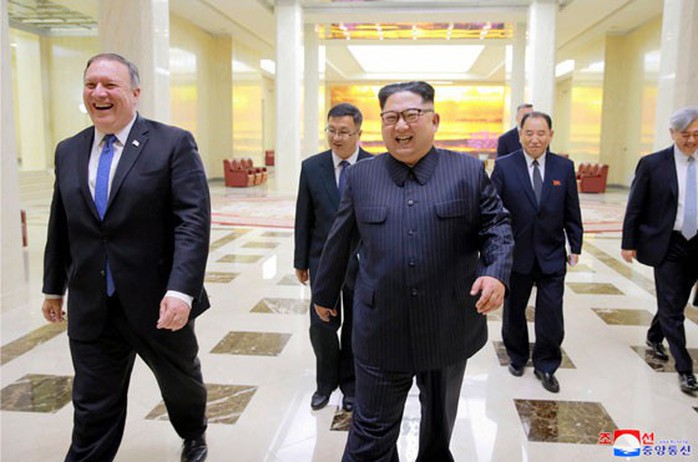 Người đưa tin từ địa ngục trên bàn họp với ông Kim Jong-un - Ảnh 3.