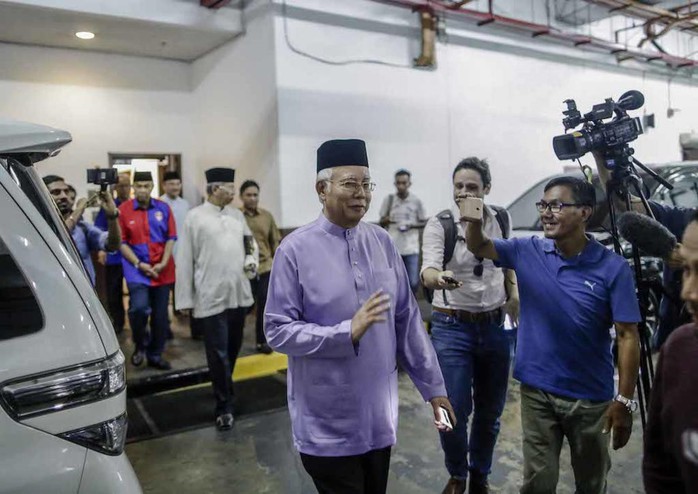 Bên trong két sắt của cựu thủ tướng Najib có gì? - Ảnh 1.