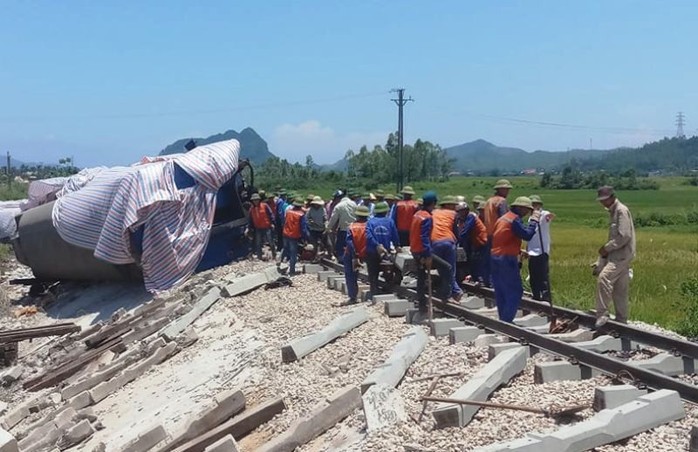 Hành khách tàu SE19 bàng hoàng thuật lại thời khắc xảy ra tai nạn kinh hoàng - Ảnh 5.