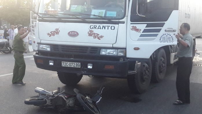 Người đàn ông chết thảm sau khi bị xe tải kéo lê hơn 20 m - Ảnh 2.