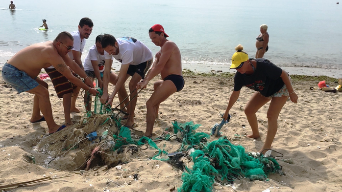 Du khách nước ngoài dọn rác biển Nha Trang vì không chịu nổi - Ảnh 5.