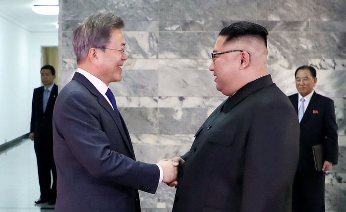 Lãnh đạo Hàn - Triều bất ngờ gặp mặt ở biên giới - Ảnh 2.