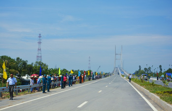 Nguyên Thủ tướng Nguyễn Tấn Dũng dự khánh thành cầu Cao Lãnh - Ảnh 3.