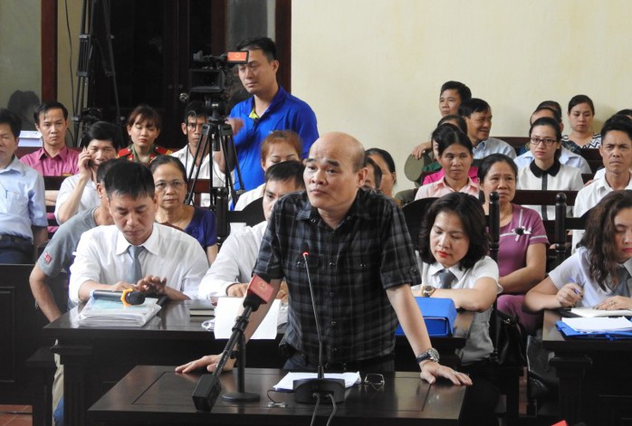Luật sư của bác sĩ Hoàng Công Lương nói Bộ Y tế biên tập câu hỏi của cơ quan điều tra - Ảnh 2.