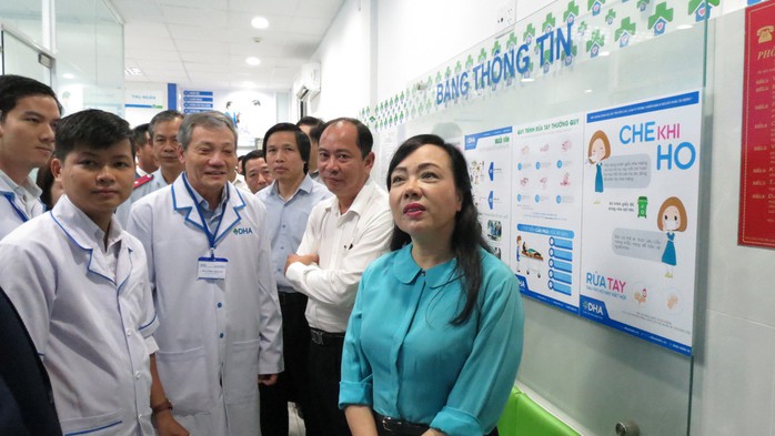 Bộ trưởng Bộ Y tế đến thăm và làm việc tại trạm y tế, phòng khám DHA Medic - Ảnh 2.