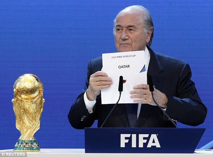 World Cup Qatar 2022 dậy sóng với nghi án FIFA nhận hối lộ - Ảnh 3.