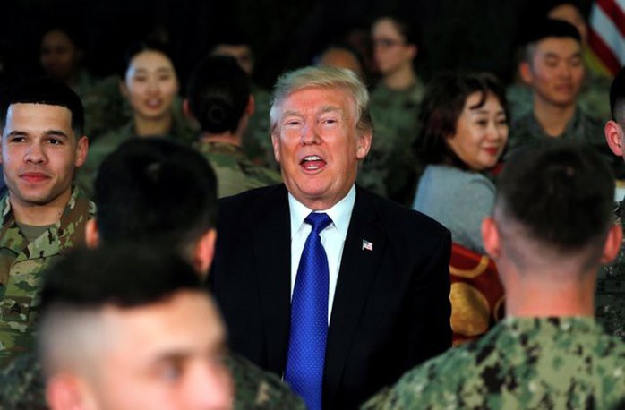 Tổng thống Trump yêu cầu xem xét rút quân khỏi Hàn Quốc - Ảnh 1.