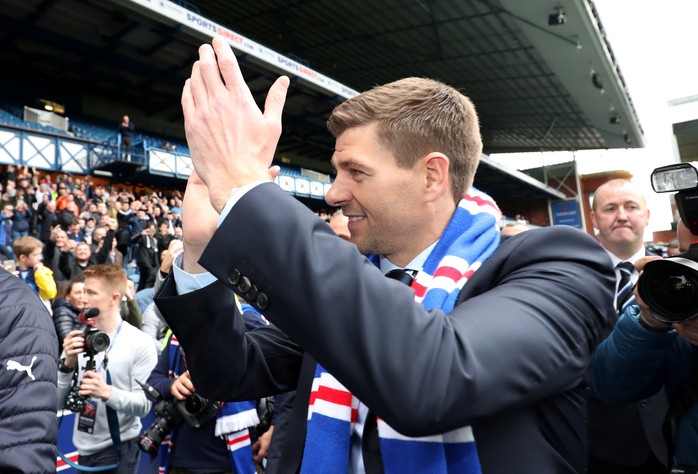 Steven Gerrard được chào đón nồng nhiệt tại Rangers - Ảnh 1.