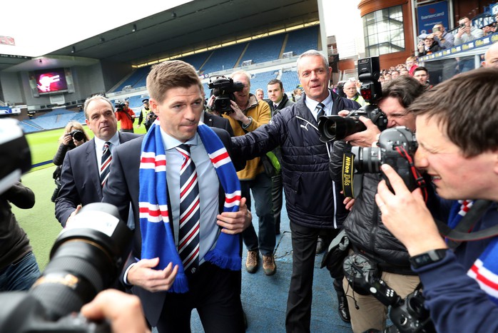 Steven Gerrard được chào đón nồng nhiệt tại Rangers - Ảnh 4.