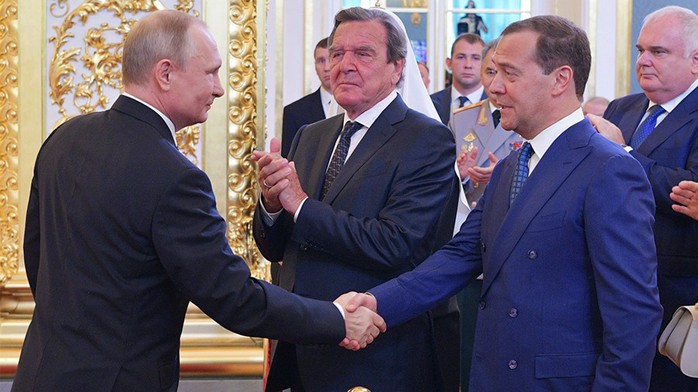 Tổng thống Putin đề xuất ông Medvedev làm thủ tướng - Ảnh 1.