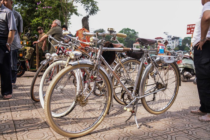 Độc đáo những xe đạp cổ giá nghìn đô giữa lòng Hà Nội - Ảnh 3.