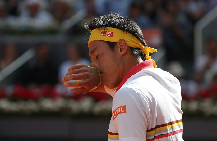 Djokovic lấy lại cảm hứng khi thắng Nishikori ở Madrid Open - Ảnh 2.