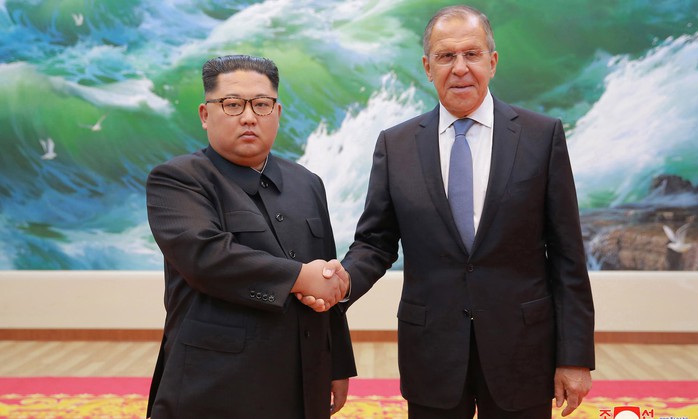 Ông Kim Jong-un khen ông Putin, Mỹ điều tàu sân bay đến gần Triều Tiên - Ảnh 1.