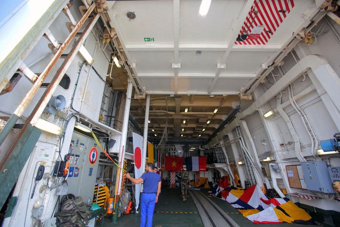 Nữ thuyền trưởng chỉ huy tàu chiến tàng hình Pháp thăm TP HCM - Ảnh 13.