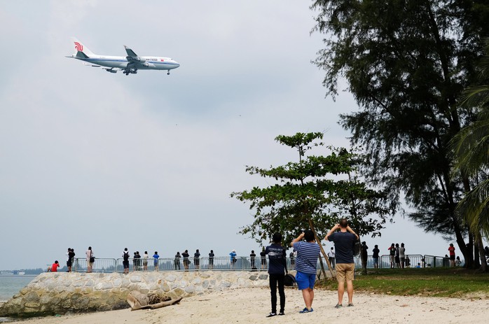 Ông Kim Jong-un tới Singapore, được vệ sĩ chạy bộ đưa về khách sạn - Ảnh 10.
