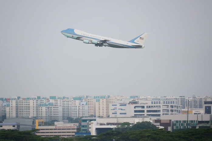 Tổng thống Donald Trump rời Singapore - Ảnh 1.