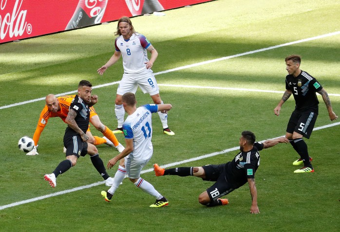Bức tường băng Iceland ngăn bước Argentina - Ảnh 4.