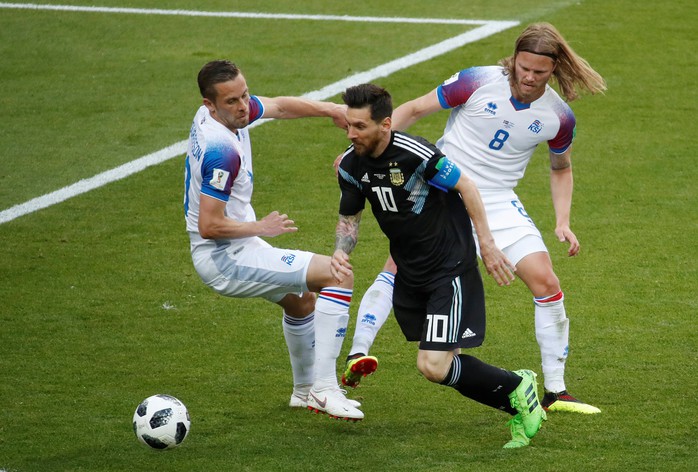 Bức tường băng Iceland ngăn bước Argentina - Ảnh 2.
