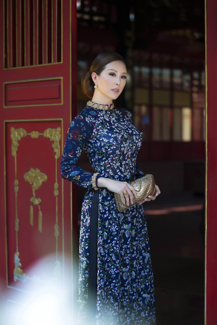 Ngỡ ngàng với nhan sắc tuổi đôi mươi của Hoa hậu Quý bà Thu Hoài - Ảnh 1.