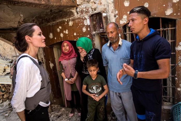 Bất chấp cuộc chiến với Brad Pitt, Angelina Jolie thẳng tiến Iraq - Ảnh 2.