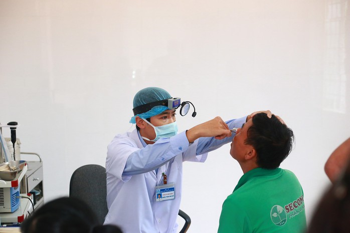 Nhiều người dân vùng khó khăn Quảng Trị được khám bệnh miễn phí - Ảnh 2.