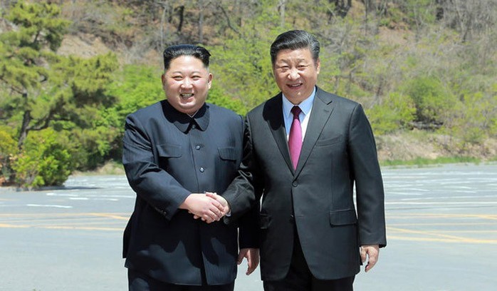 Ông Kim Jong-un qua thăm, Trung Quốc hành động khác lạ - Ảnh 3.