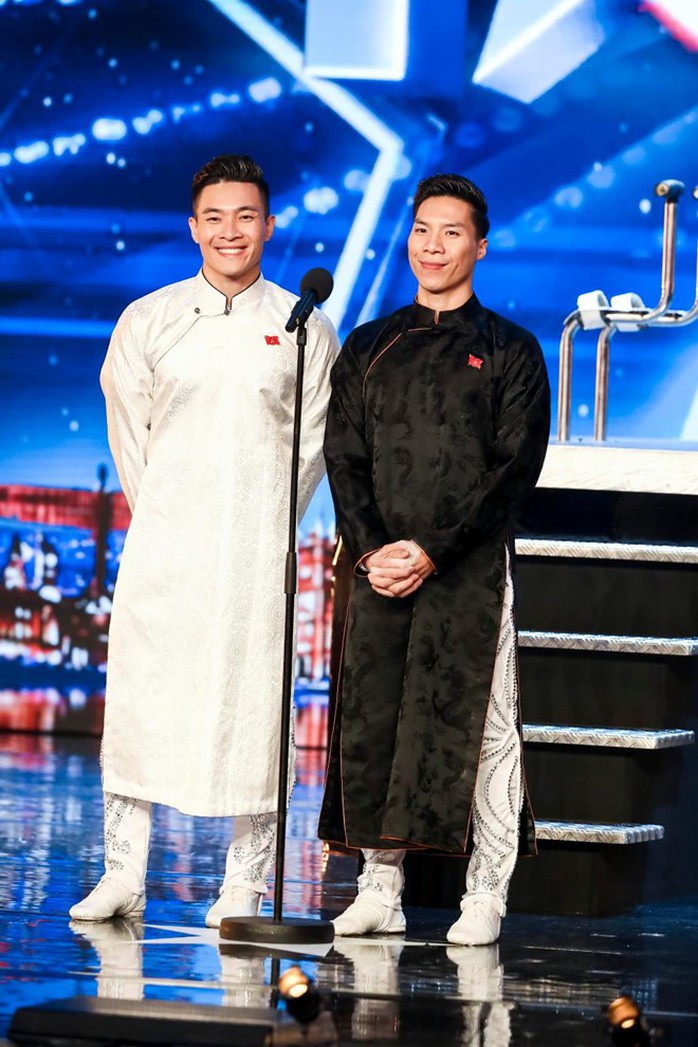 Anh em Cơ-Nghiệp trải lòng sau chung kết cuộc thi Britains got talent - Ảnh 3.