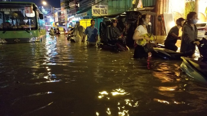 Không cần máy bơm khủng chống ngập cho sân bay - Ảnh 1.