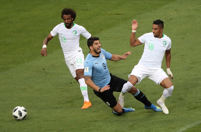 Luis Suarez tỏa sáng, Uruguay cùng Nga vào vòng 1/8 - Ảnh 3.