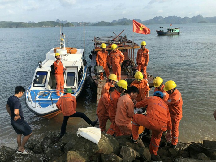 Sự cố cáp ngầm do sét đánh, hơn 4.400 hộ dân trên đảo Cô Tô mất điện - Ảnh 1.