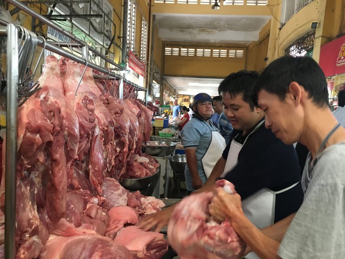 Ngăn chặn tình trạng găm hàng, đầu cơ thịt heo - Ảnh 1.