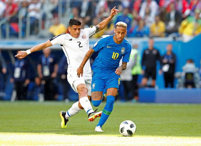 VAR tước phạt đền của Neymar, Brazil vẫn thắng kịch tính phút bù giờ - Ảnh 1.