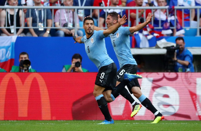 Suarez lập công, Uruguay đứng đầu bảng A - Ảnh 8.