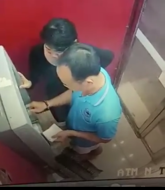 Hai vợ chồng rút trộm 15 triệu đồng đã trả lại cho người làm rơi thẻ ATM - Ảnh 1.