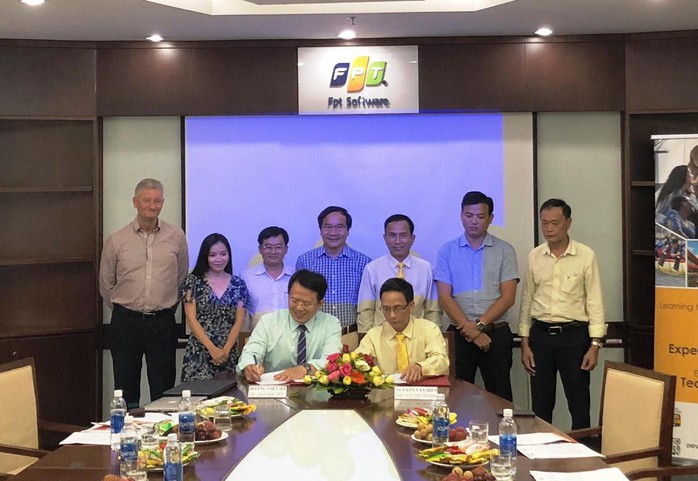 FPT và taxi Tiên Sa ký kết hợp đồng đào tạo tiếng Anh cho lái xe - Ảnh 1.