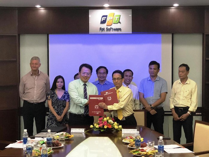 FPT và taxi Tiên Sa ký kết hợp đồng đào tạo tiếng Anh cho lái xe - Ảnh 2.
