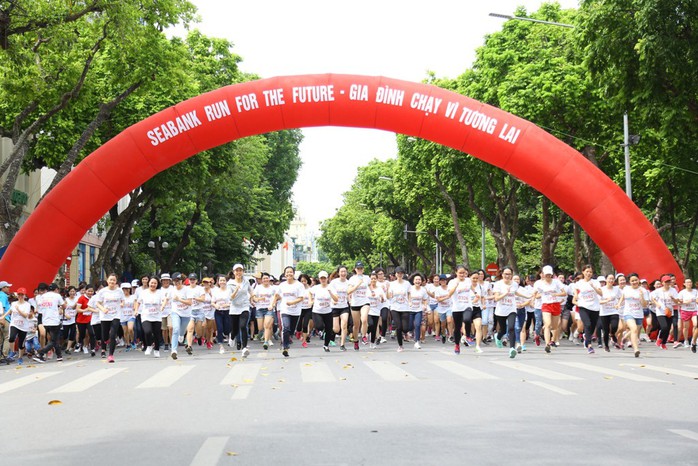 Chạy vì tương lai, SeABank quyên gần 1 tỉ đồng giúp học sinh nghèo - Ảnh 1. Chạy vì tương lai, SeABank quyên gần 1 tỉ đồng giúp học sinh nghèo - Ảnh 1.