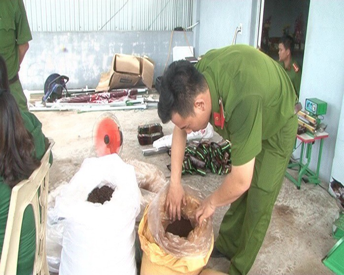 Nhái cà phê thương hiệu từ hàng không rõ nguồn gốc - Ảnh 1.