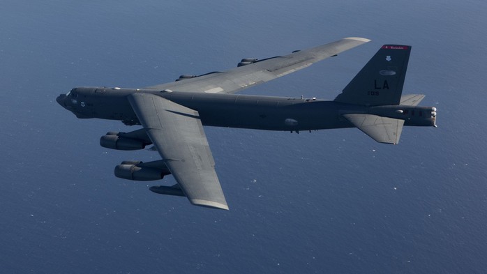 Mỹ điều máy bay ném bom B-52 đến gần Trường Sa - Ảnh 1.