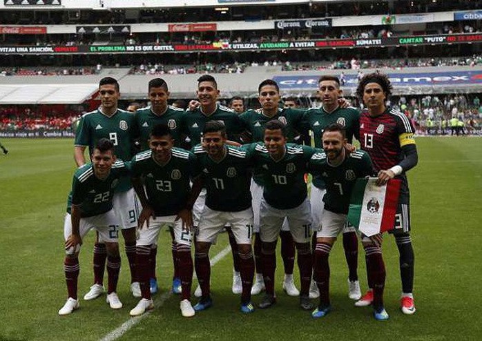 8 tuyển thủ Mexico dính nghi án thác loạn với 30 gái gọi trước World Cup - Ảnh 1.